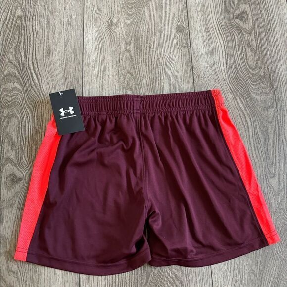 Under armour girls L shorts perfect for any sport practice - Picture 2 of 3